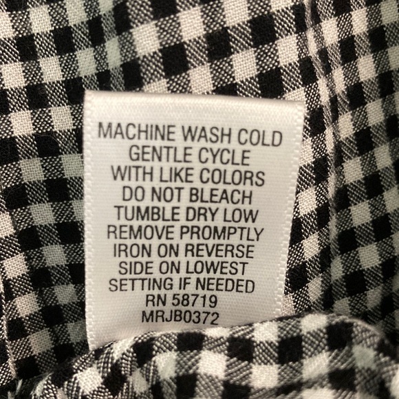 Size small Flutter&Kick Maternity B&W gingham button down shirt w front tie - Picture 7 of 7